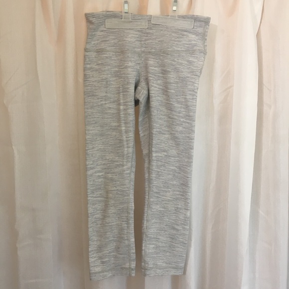 Lululemon Wunder Under Crop - Picture 6 of 9